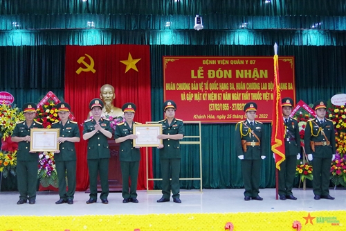 Bệnh viện Quân y 87 đón nhận Huân chương Bảo vệ Tổ quốc hạng Ba